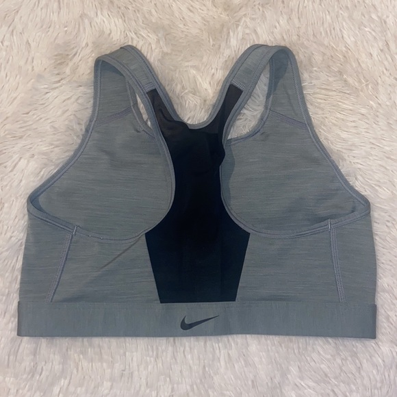 Zip front Nike sports bra size medium great condition gray with black mesh back - Picture 2 of 7